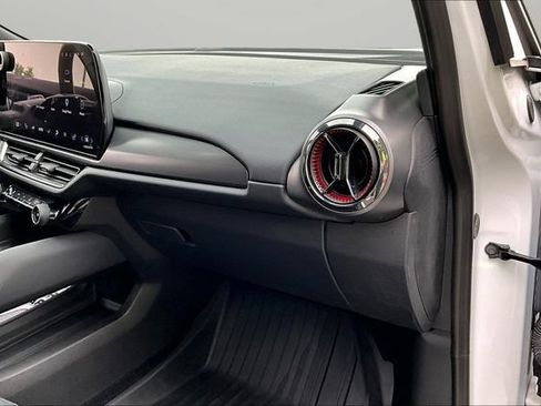 Certified 2024 Chevrolet Equinox EV RS FWD image 15