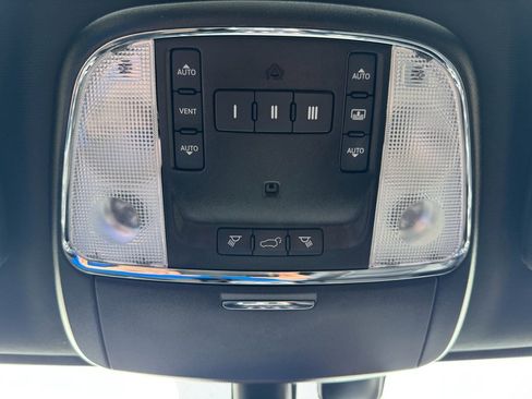 Used 2020 Jeep Grand Cherokee Limited w/ Luxury Group II image 26