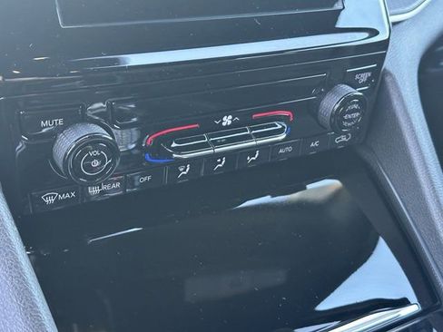 New 2025 Jeep Grand Cherokee L Laredo image 25