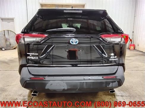 Used 2021 Toyota RAV4 XLE w/ Convenience Package AWD/4WD image 8
