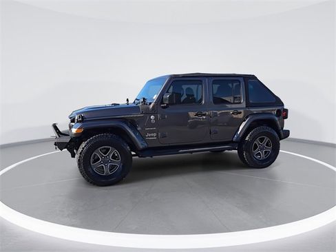 Used 2018 Jeep Wrangler Unlimited Sahara image 5