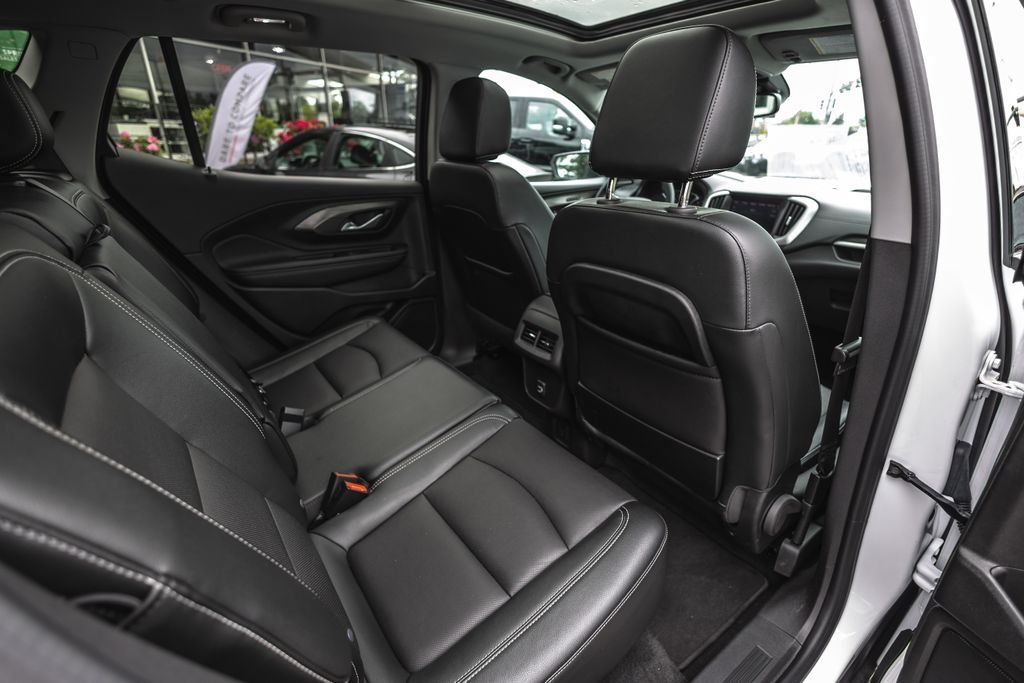 Used 2024 GMC Terrain SLT w/ Tech Package AWD/4WD image 32