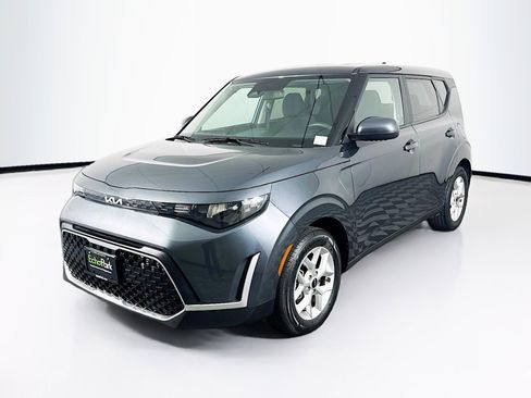 Used 2025 Kia Soul LX w/ LX Technology Package image 3