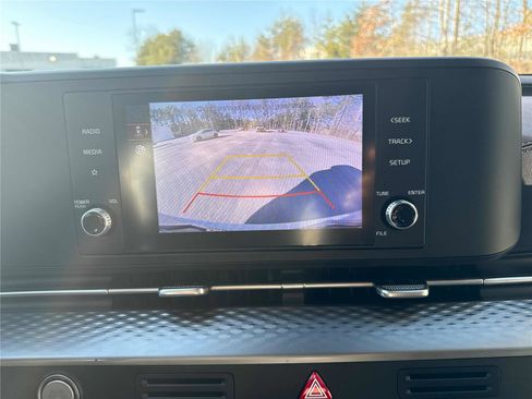 Used 2023 Kia Carnival LX image 20