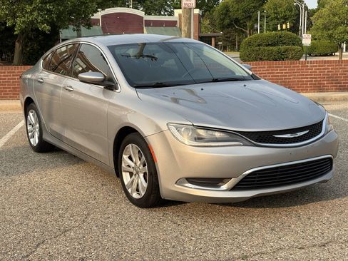 Used 2015 Chrysler 200 Limited w/ Convenience Group FWD image 6