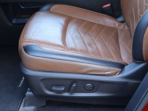 Used 2022 Nissan Pathfinder Platinum w/ Cargo Package FWD image 16