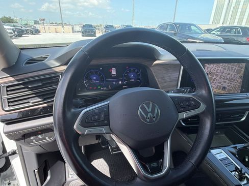 Used 2024 Volkswagen Atlas SEL Premium R-Line AWD/4WD image 11