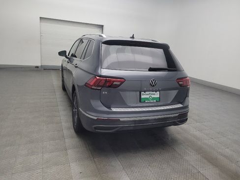 Used 2022 Volkswagen Tiguan SE FWD image 5