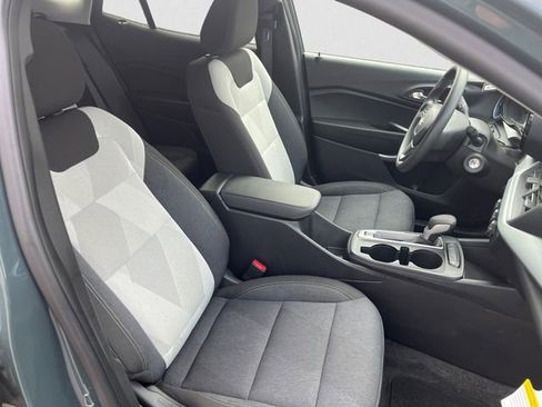 Used 2025 Chevrolet Trax LS w/ LS Convenience Package image 15