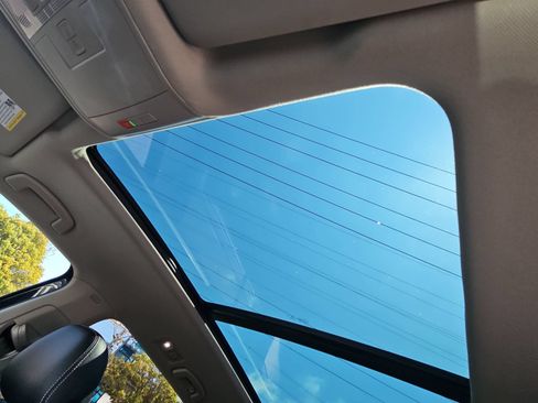 Used 2021 Volkswagen Atlas SE w/ Panoramic Sunroof Package FWD image 30