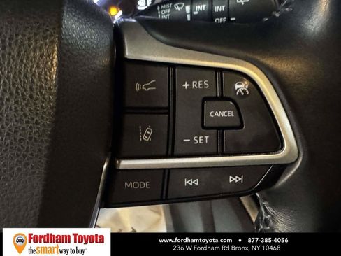 Used 2023 Toyota Highlander XLE AWD/4WD image 23