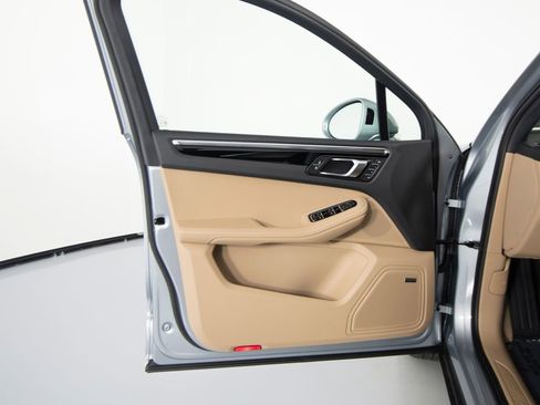 New 2026 Porsche Macan AWD/4WD image 18