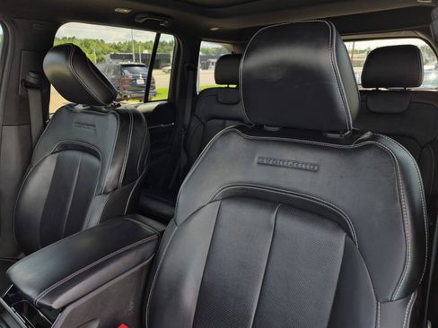 Used 2022 Jeep Grand Cherokee Overland RWD image 12