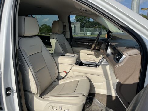 Used 2022 GMC Yukon Denali AWD/4WD image 32