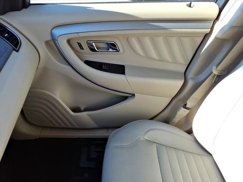 Used 2017 Ford Taurus SE image 27