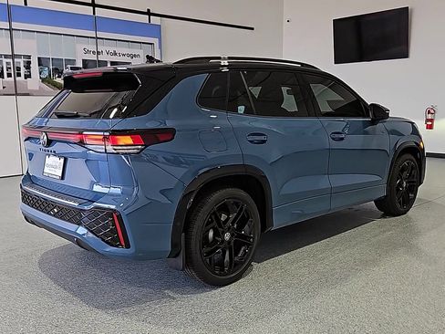 New 2026 Volkswagen Tiguan SE R-Line FWD image 9