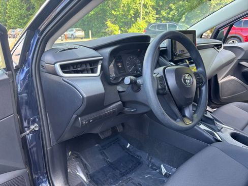 Used 2025 Toyota Corolla LE FWD image 33