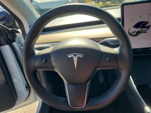 Used 2020 Tesla Model Y Long Range image 21