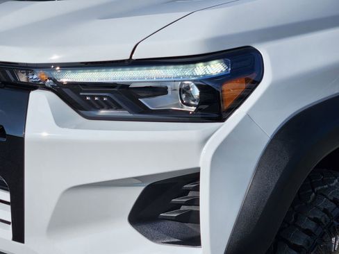 Certified 2026 Chevrolet Colorado ZR2 w/ Technology Package AWD/4WD image 8