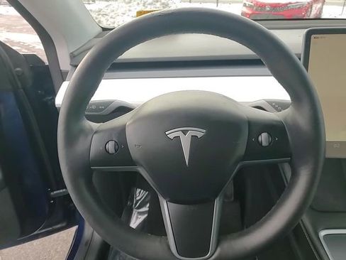 Used 2022 Tesla Model Y Long Range image 16