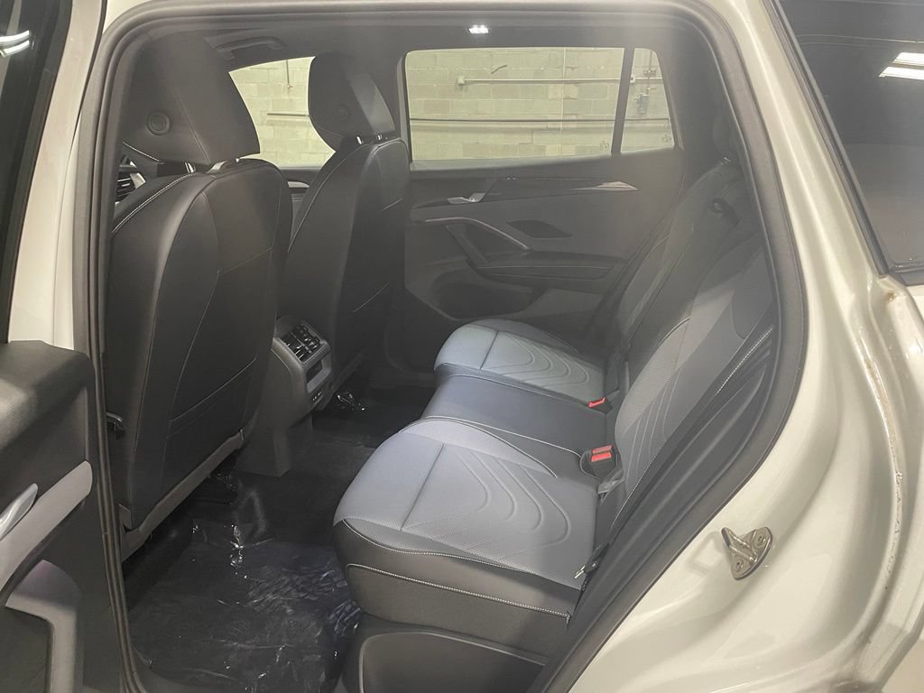 New 2026 Volkswagen Tiguan SE R-Line AWD/4WD image 10