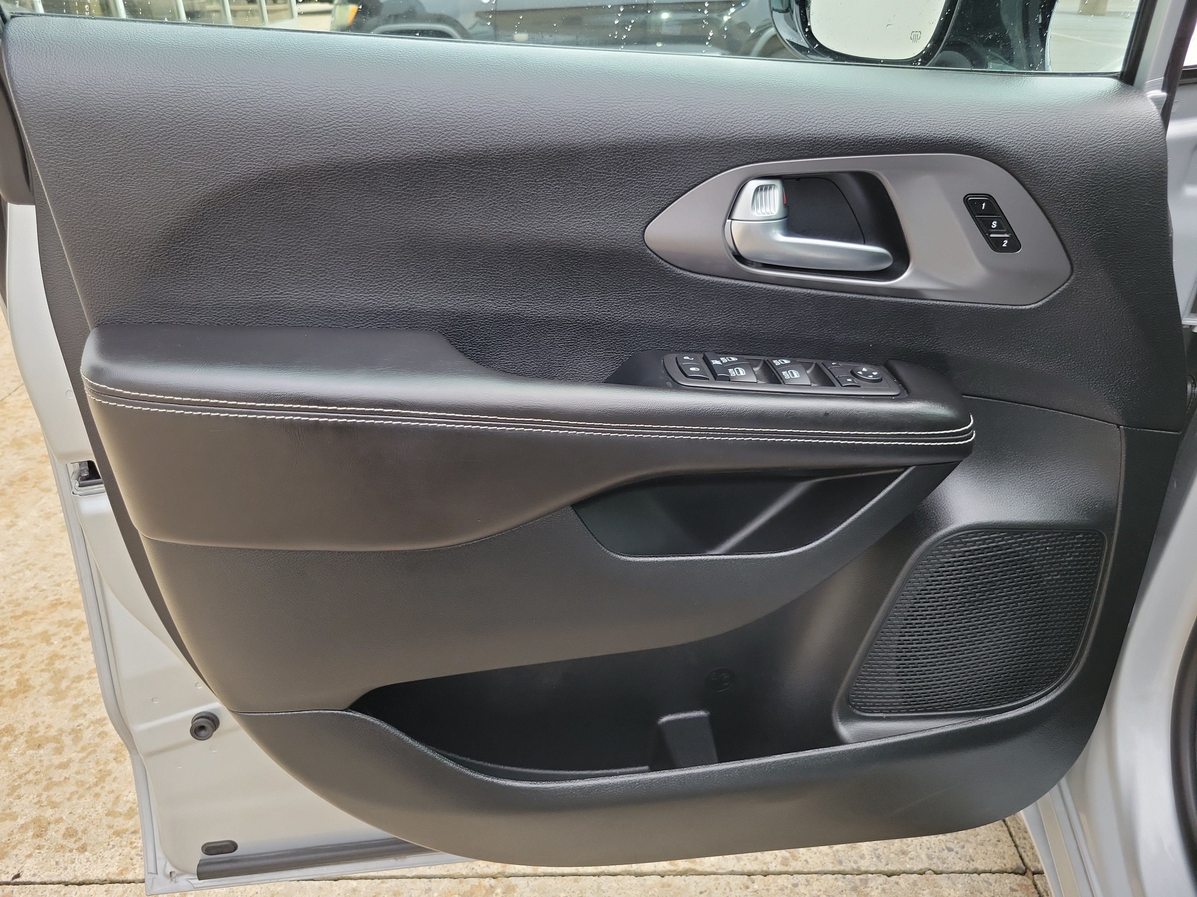 Used 2026 Chrysler Pacifica Select w/ S Appearance Package FWD image 6