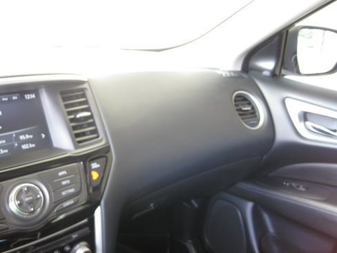 Used 2020 Nissan Pathfinder SV w/ Cargo Package FWD image 20