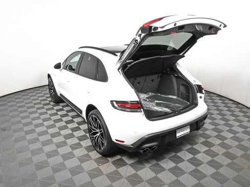 Certified 2026 Porsche Macan AWD/4WD image 33