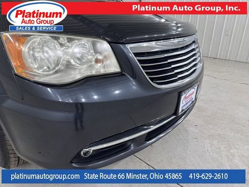Used 2013 Chrysler Town & Country Touring image 47