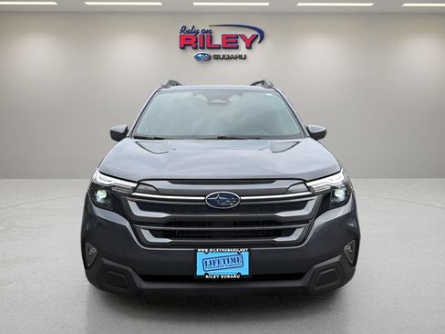 Used 2025 Subaru Forester Premium AWD/4WD image 9