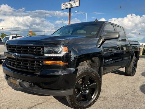 Used 2018 Chevrolet Silverado 1500 Custom w/ Custom Value Package AWD/4WD image 4