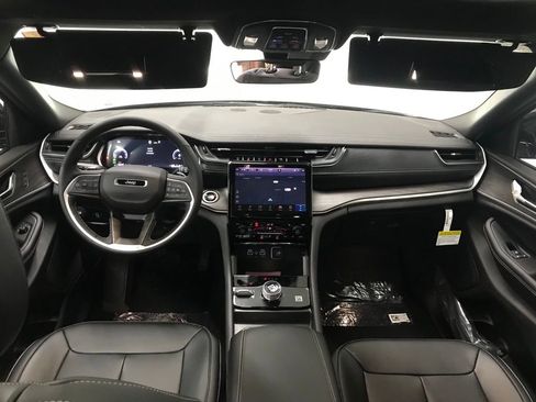 New 2025 Jeep Grand Cherokee Limited image 33