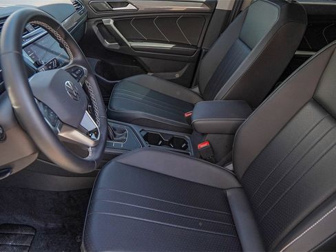 New 2024 Volkswagen Tiguan SE image 11