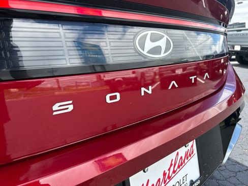 Used 2025 Hyundai Sonata SEL FWD image 12