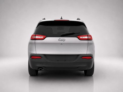 Used 2016 Jeep Cherokee Sport FWD image 4