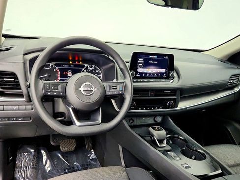 Used 2024 Nissan Rogue SV FWD image 11