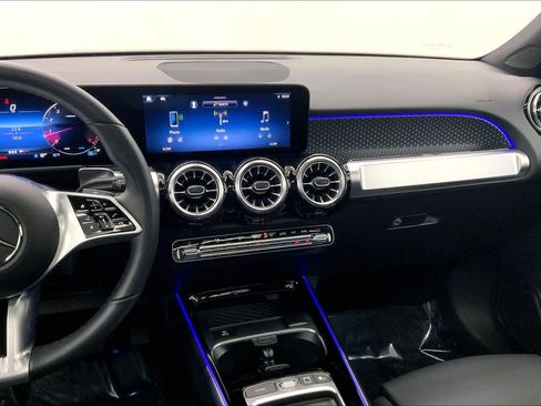 Used 2025 Mercedes-Benz GLB 250 image 25