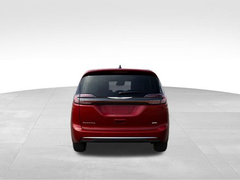 New 2026 Chrysler Pacifica Select AWD/4WD image 8