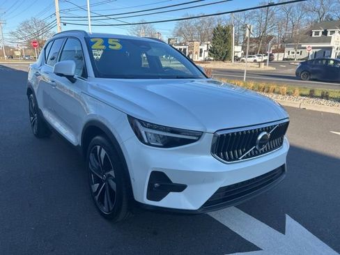Certified 2025 Volvo XC40 B5 Plus image 6