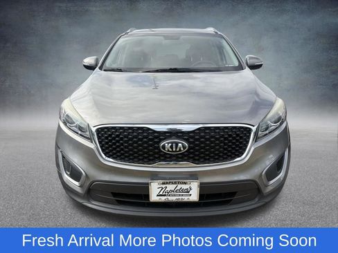 Used 2016 Kia Sorento LX w/ LX Convenience Package image 3