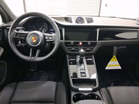 Used 2026 Porsche Macan AWD/4WD image 13
