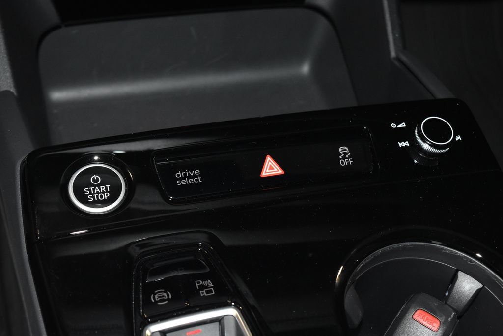 Used 2025 Audi Q6 e-tron Premium Plus AWD/4WD image 14