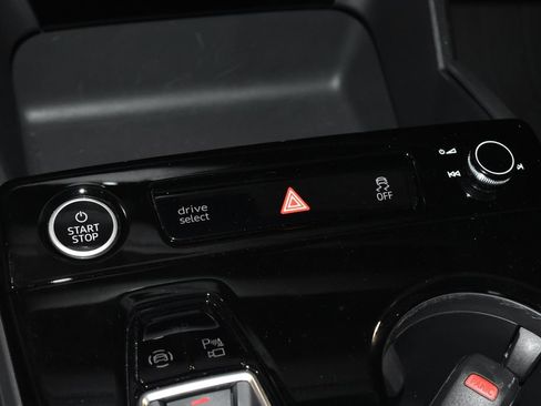 Used 2025 Audi Q6 e-tron Premium Plus AWD/4WD image 14