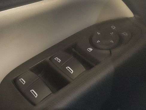Used 2022 Chevrolet Equinox LS w/ LS Convenience Package FWD image 27