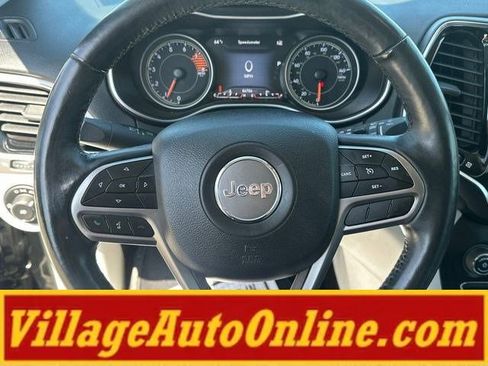 Used 2019 Jeep Cherokee Limited w/ Trailer Tow Group AWD/4WD image 32