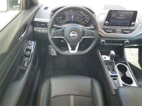 Used 2024 Nissan Altima 2.5 SR image 14