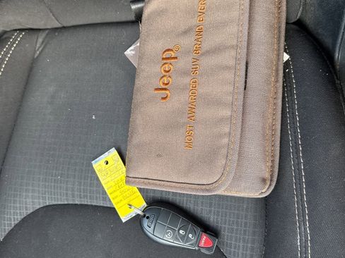 Used 2016 Jeep Cherokee Latitude w/ Cold Weather Group image 21