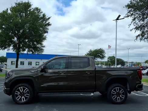 Used 2024 GMC Sierra 1500 AT4 w/ Technology Package AWD/4WD image 10
