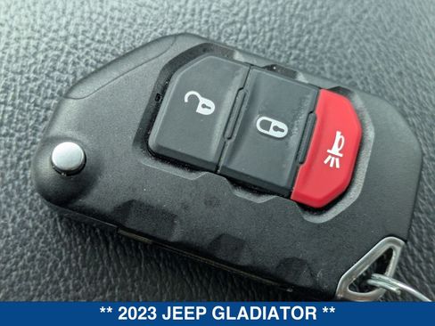 Used 2023 Jeep Gladiator Overland AWD/4WD image 37
