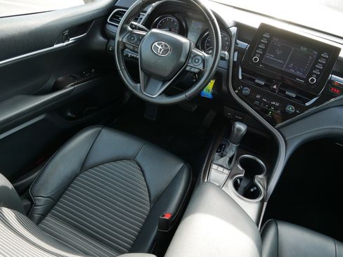 Used 2023 Toyota Camry SE FWD image 9